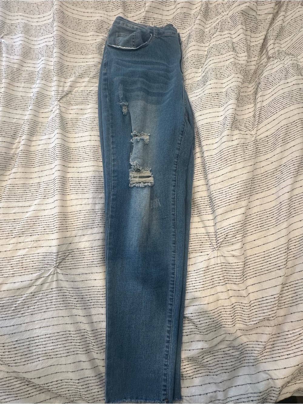 SHEIN Distressed Skinny Jeans in Medium Blue Wash